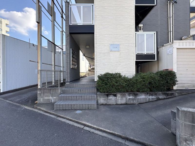 leopalace Kurumi Entrance