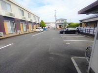 レオパレスポット　マム 駐車場