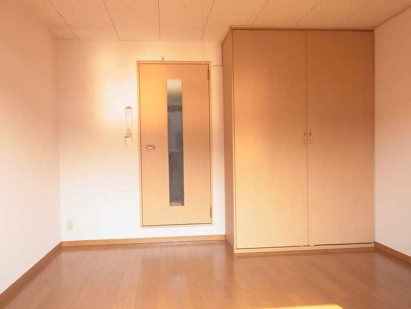 レオパレスシャンテ四之宮 居間