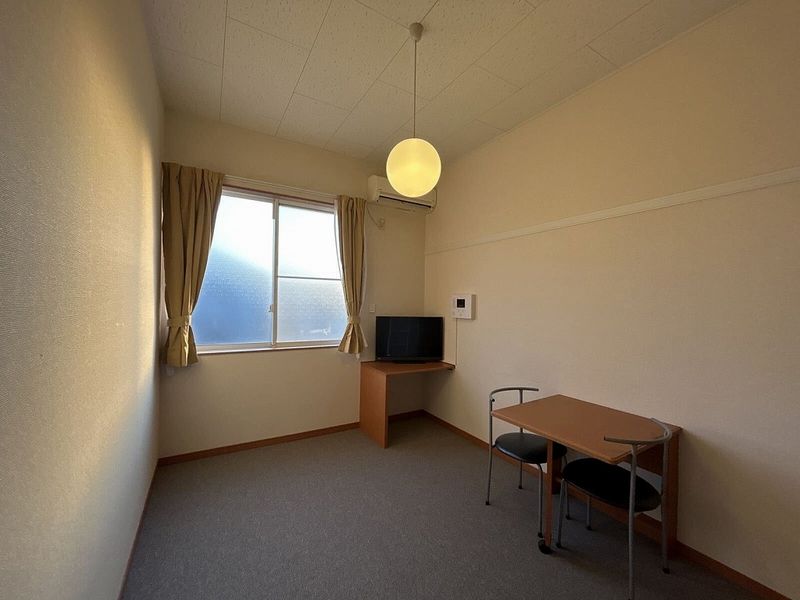 レオパレスアイリス 居間