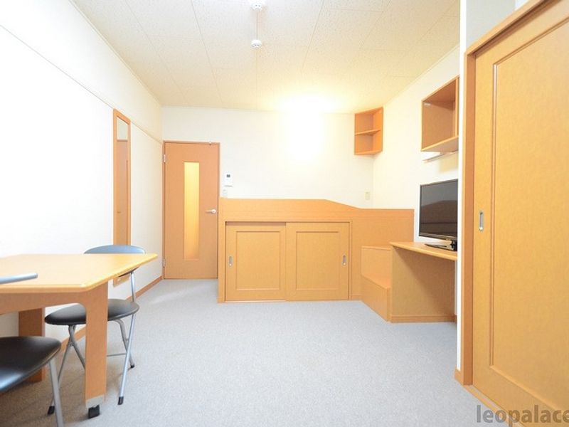 レオパレス葉山 居間