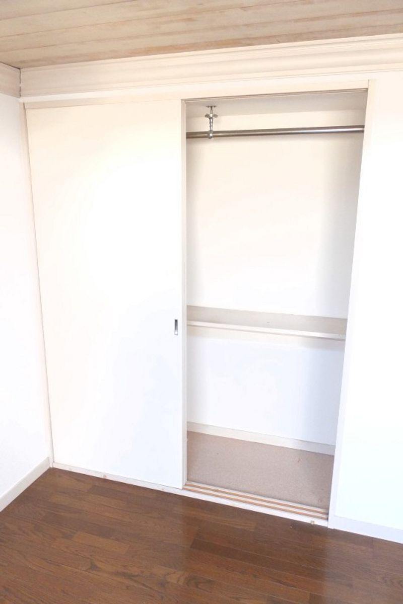 レオパレス美与志 居間