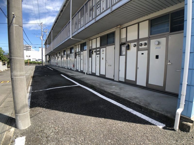 レオパレスルミエール 駐車場