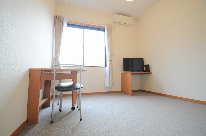 レオパレスオアシス 居間
