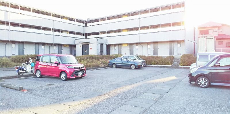 レオパレスＧＲＡＣＥⅢ 駐車場