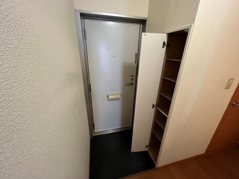 レオパレスＣｏｚｚｙＣｏｒｔ 玄関