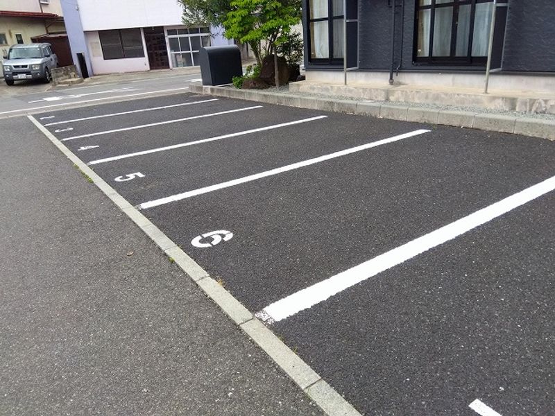 レオパレス薬師 駐車場