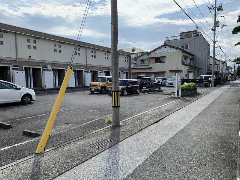 レオネクストラペ 駐車場
