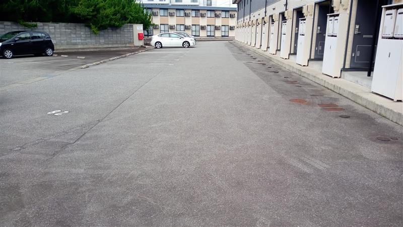 leopalace Shin Toyama B 停车场