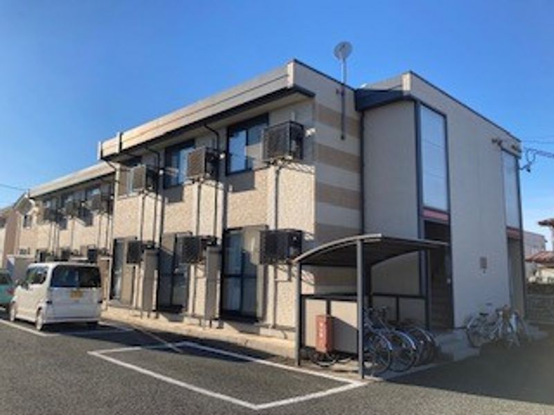レオパレスながまち 駐車場