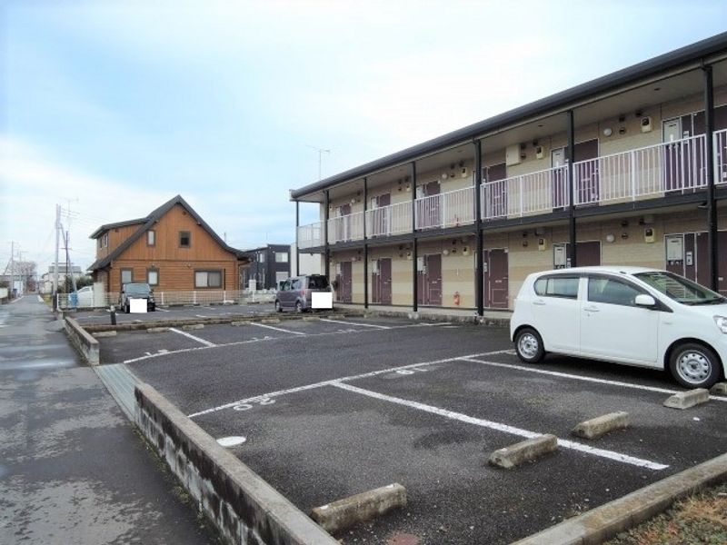 レオパレスヴェルドミール住吉 駐車場