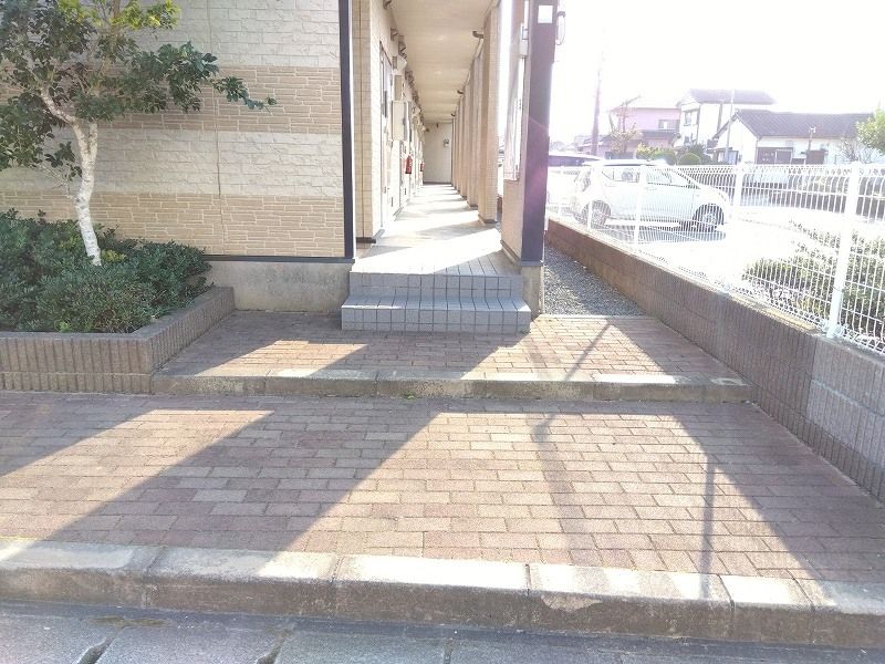 レオパレスコーポ弥生 エントランス