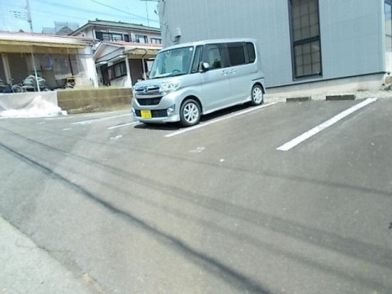 レオパレスＫＡＷＡＧＵＣＨＩⅡ 駐車場