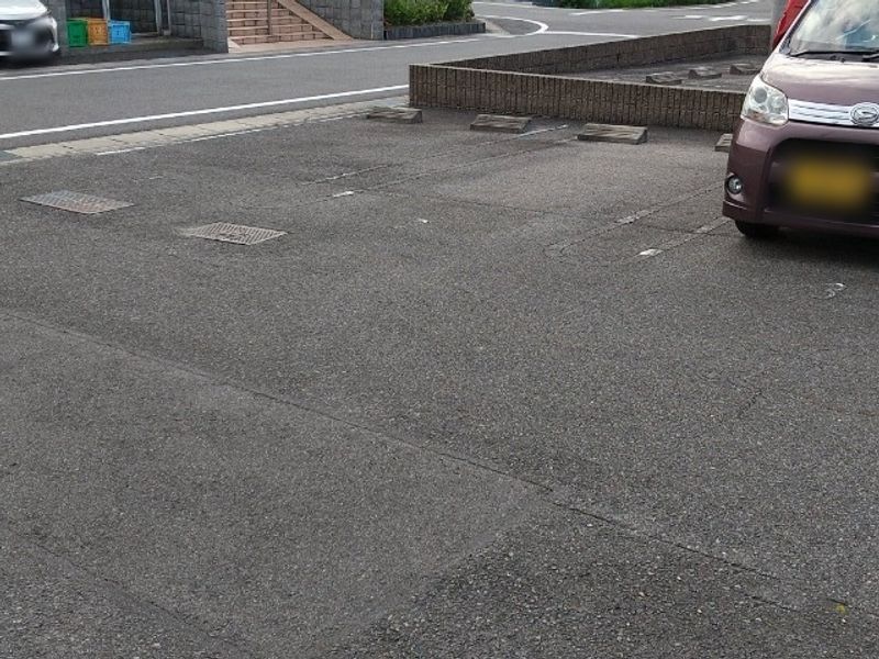 レオパレスシェルパ日進 駐車場
