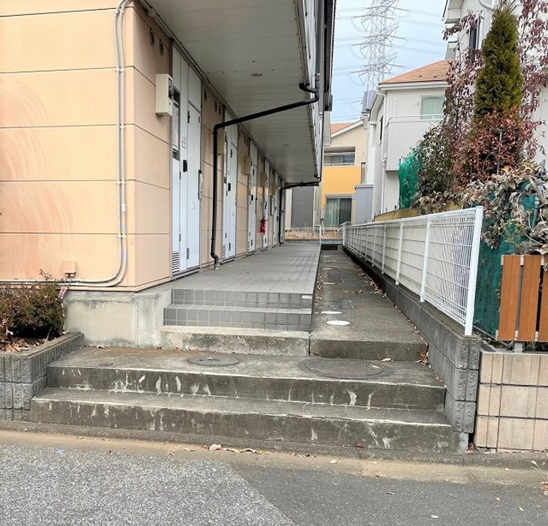 レオパレスリバーサイドみずき エントランス