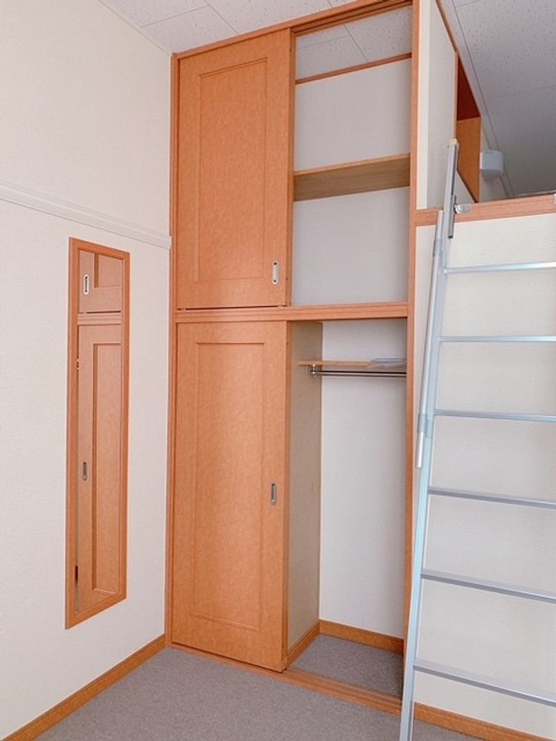 レオパレスアドバンス芦屋 収納