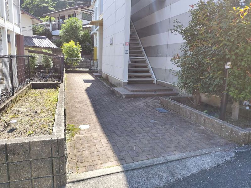 レオパレス花岡Ⅱ エントランス
