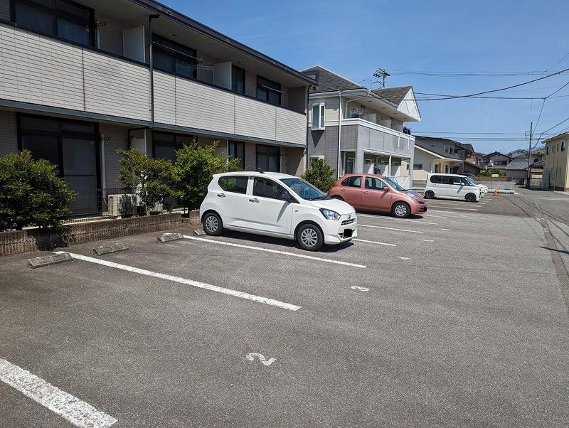 レオパレスヴィヴレＩ 駐車場