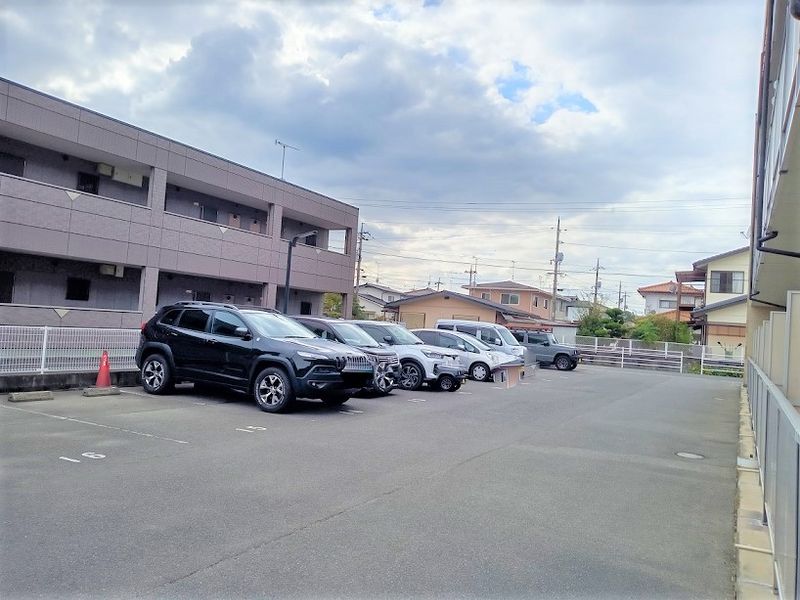 レオパレスピースフル　稲月 駐車場