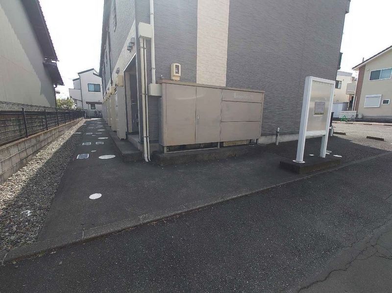 レオパレス赤い靴 エントランス