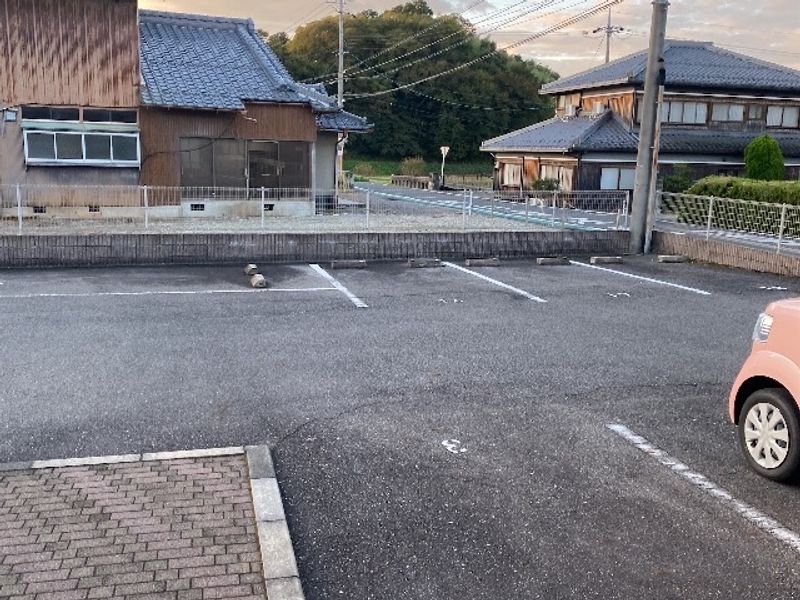 レオパレスワイズコート日野 駐車場