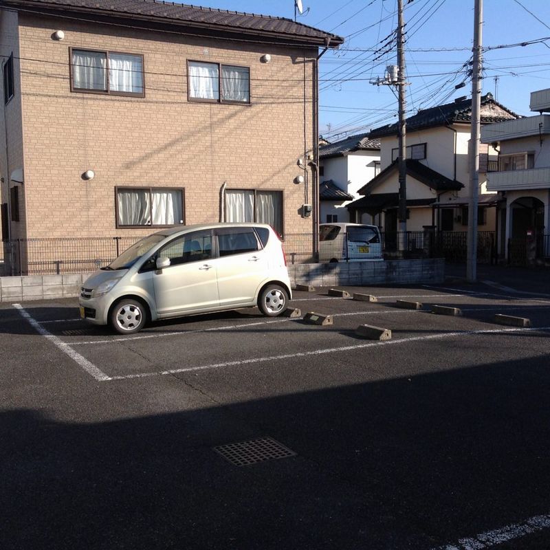 レオパレスＣｈａｒｍａｎ 駐車場