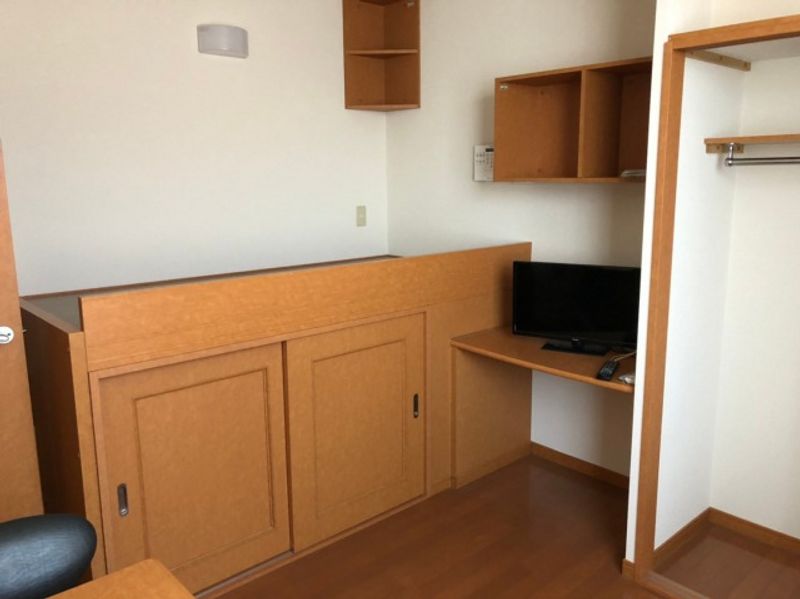 レオパレス南宮 寝室