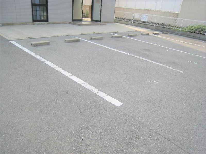 レオパレス本竜野 駐車場