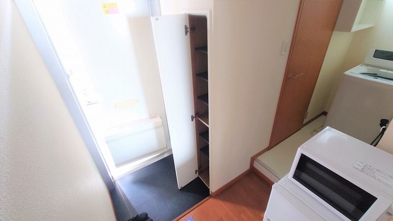 レオパレスかなえ 玄関