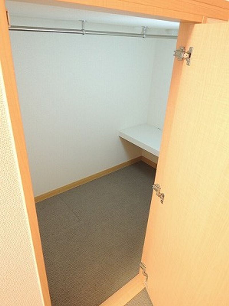 レオパレスプランタン 収納