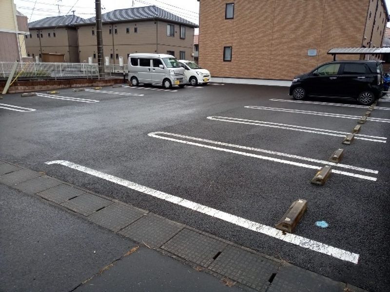 レオネクストたけくま 駐車場