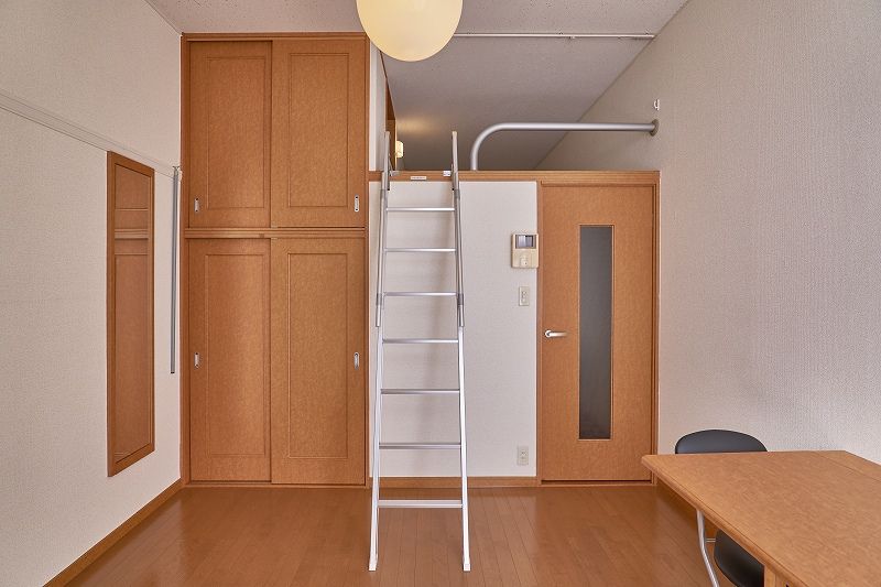 レオパレスディヤーナ 居間