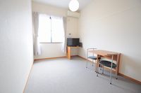 レオパレスグリーンハイツユービー 居間