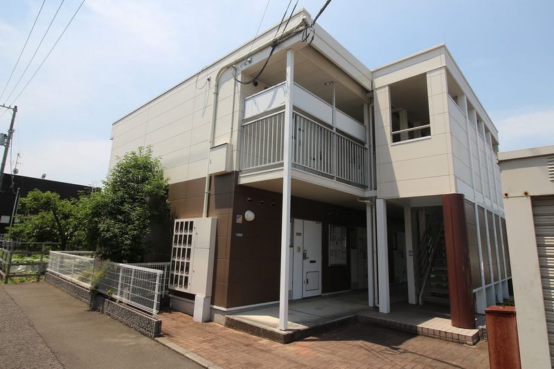 レオパレスサンホワイト枝松 エントランス