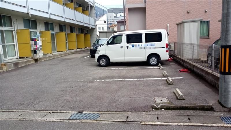 レオパレスＬＩＮＤＥＮ 駐車場