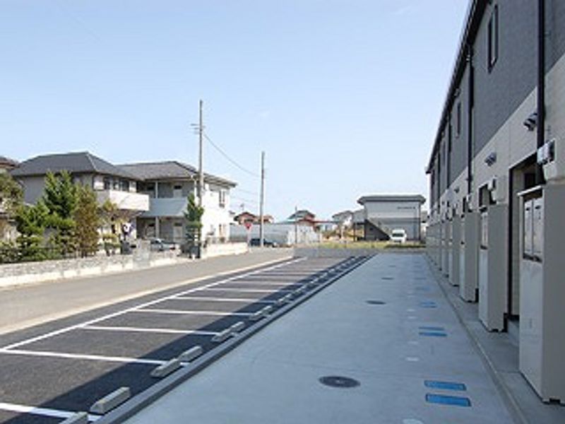 レオパレスグリーンフラットＥ 駐車場