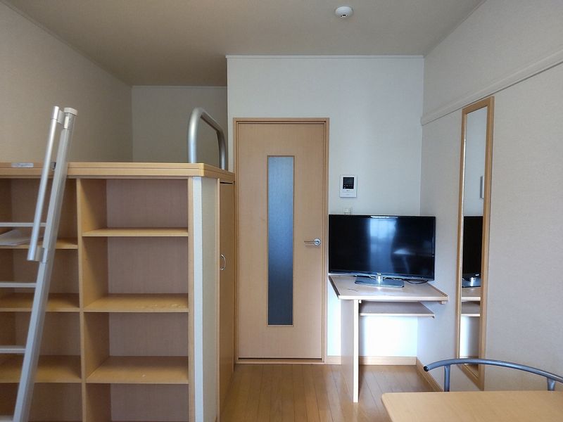 レオパレスカーネリアン片倉 居間