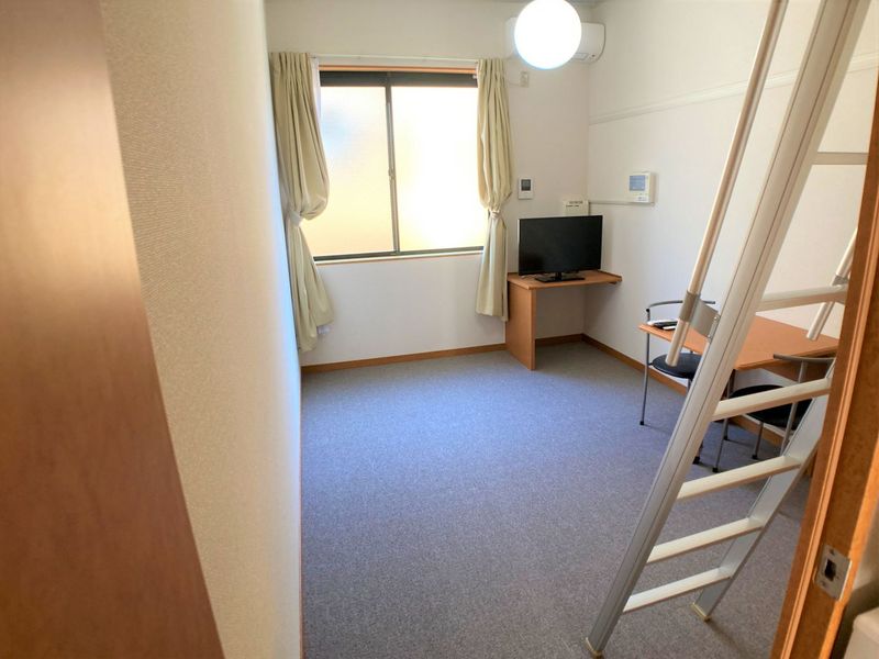 レオパレスプチ　ジャルダン 居間