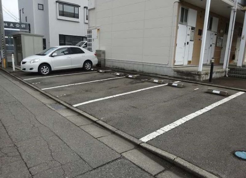 レオパレス山王 駐車場