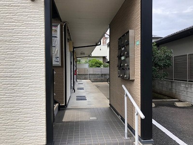 レオパレスカーサドマーニ エントランス