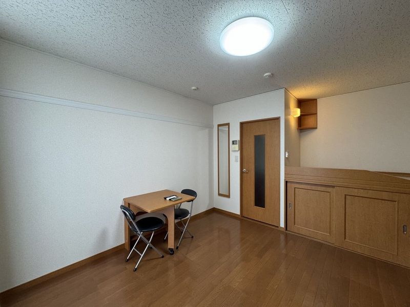 レオパレスもえぎ 居間