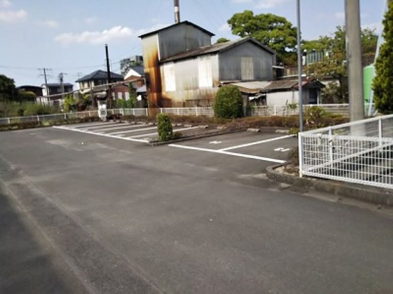 レオパレスウイロウ 駐車場