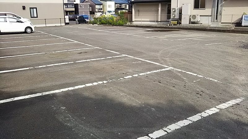レオネクスト仙北駅前Ⅱ 駐車場