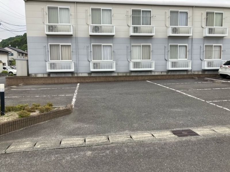 レオパレスパストラル　Ｅ 駐車場