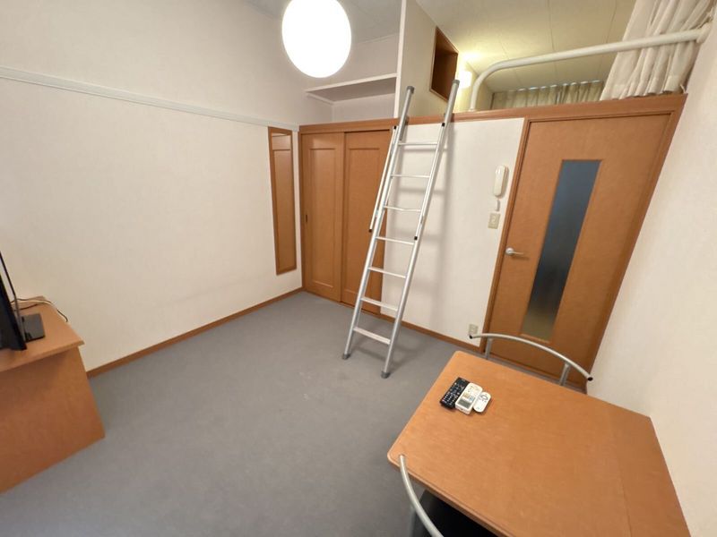 レオパレスＰＩＰＡ 居間