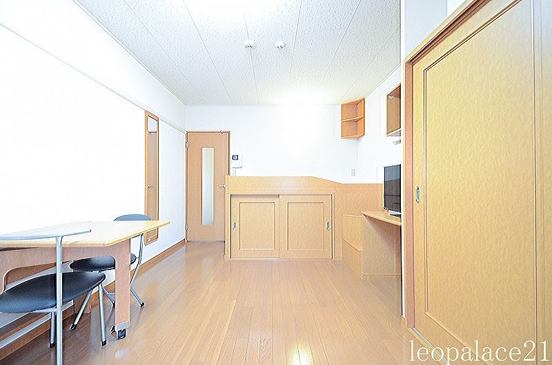 レオパレスボヌール 居間