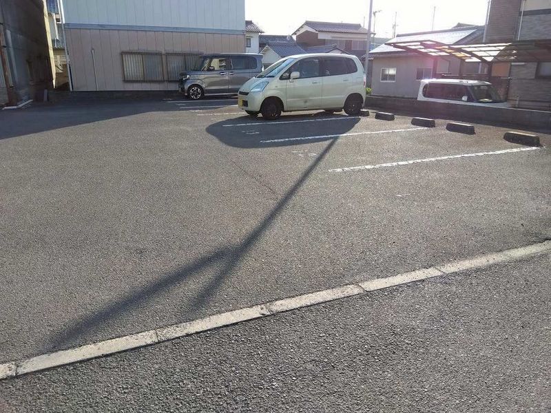 レオパレス川添 駐車場