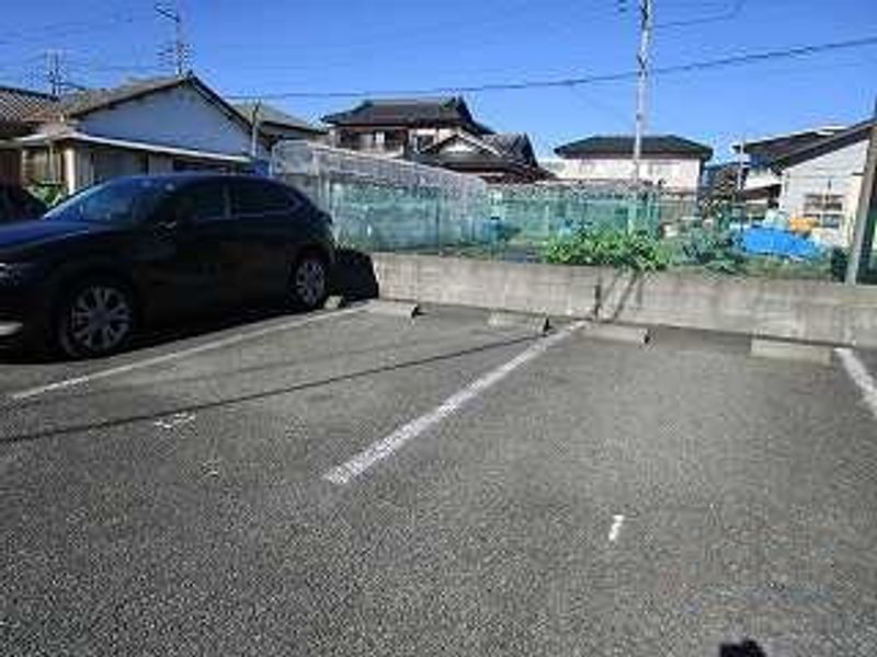 レオパレスエンゼル 駐車場