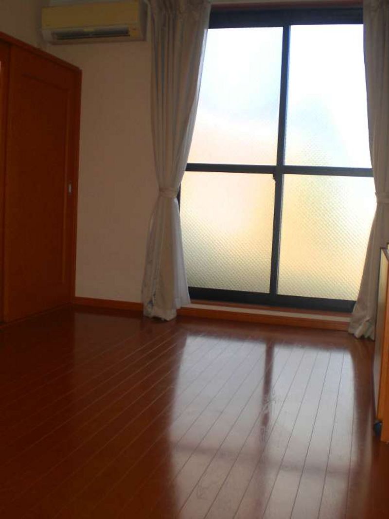 レオパレス殿山 居間