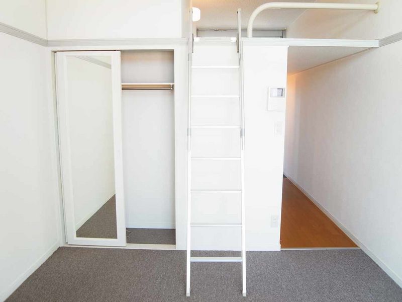 レオパレスフローラⅠ 居間